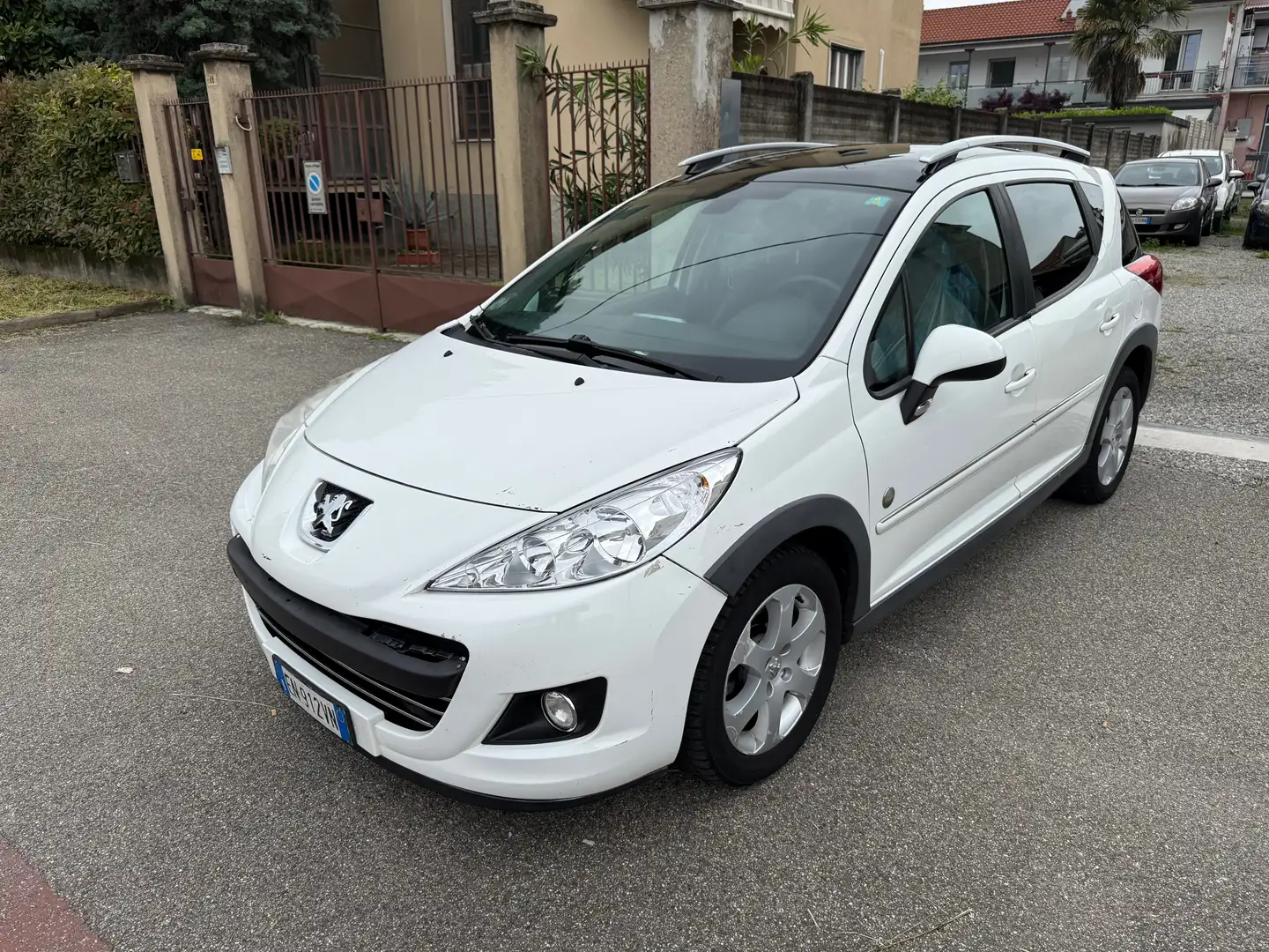 Peugeot 207 SW 1.6 hdi 8v Ciel Allure 112cv Fap Blanc - 1