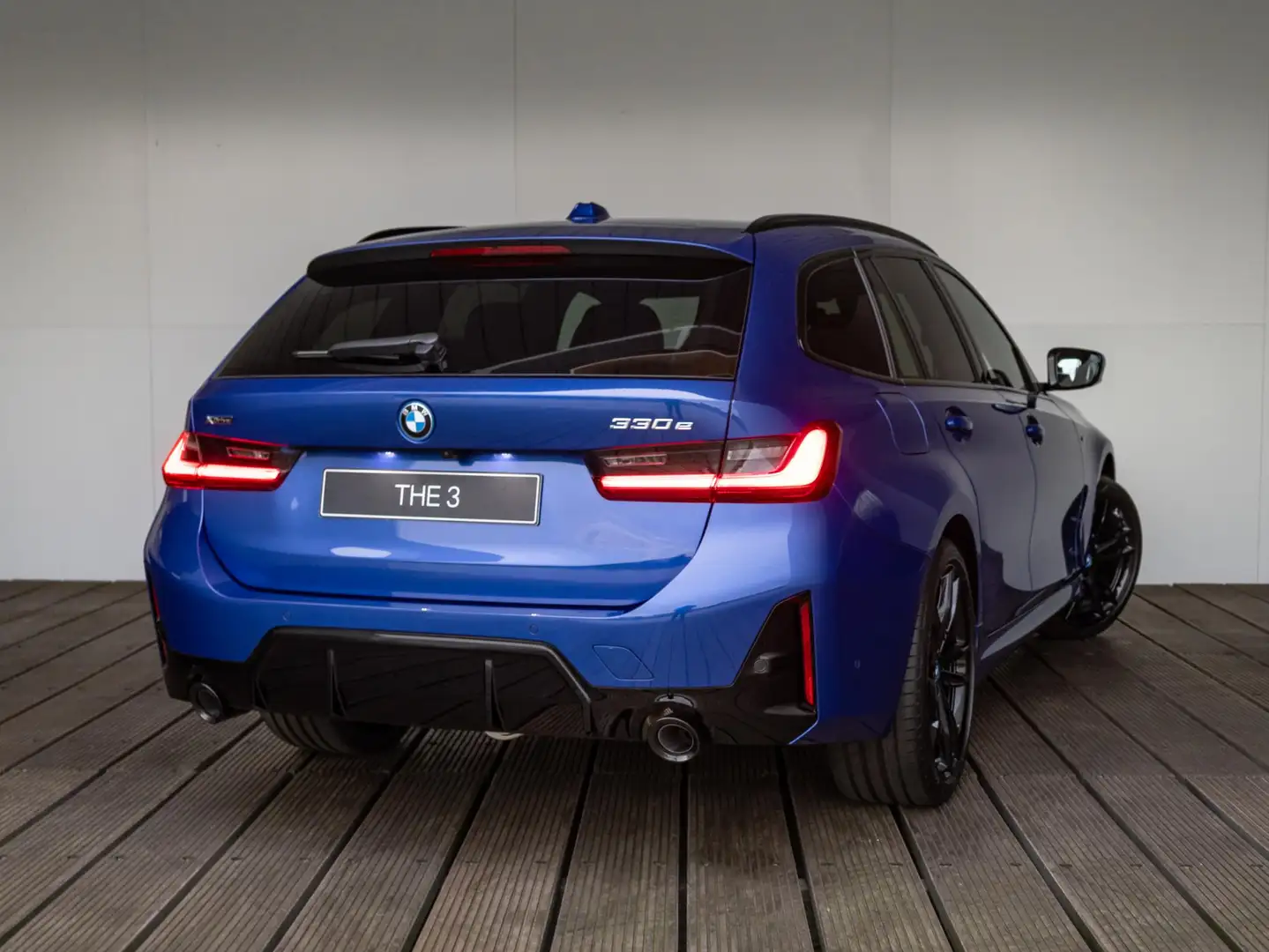 BMW 330 3 Serie Touring 330e xDrive | M Sportpakket Pro | Blauw - 2