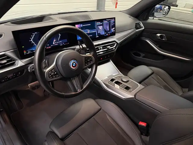 BMW 3 Series view 13