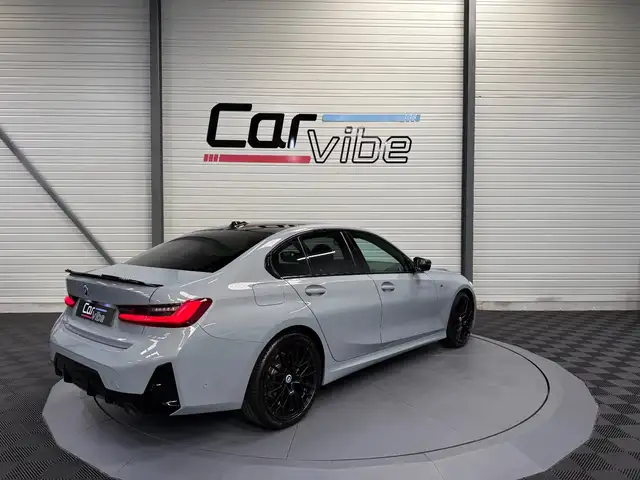 BMW 3 Series view 4