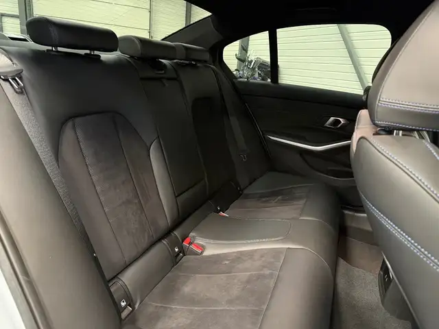 BMW 3 Series view 11