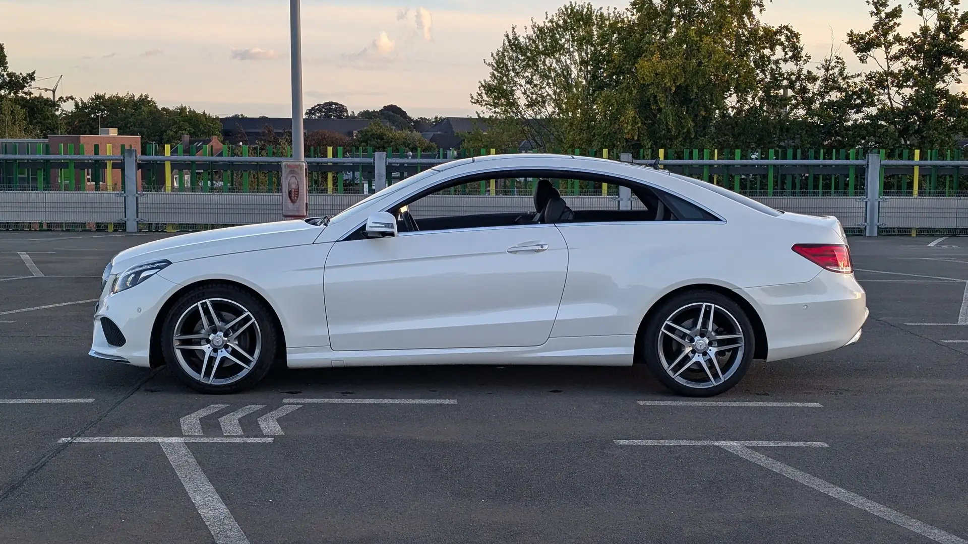 Mercedes-Benz E 350 E 350 Coupe, orig.AMG Paket, Distro, Pano, 360° Weiß - 2