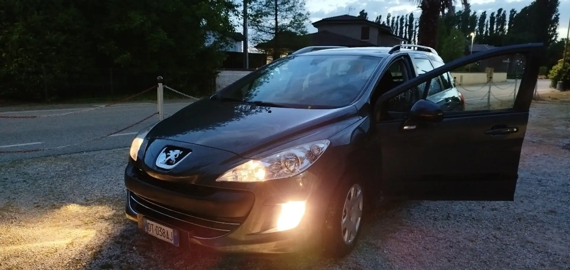 Peugeot 308 5p 1.6 16v Premium 7 POSTI Nero - 2