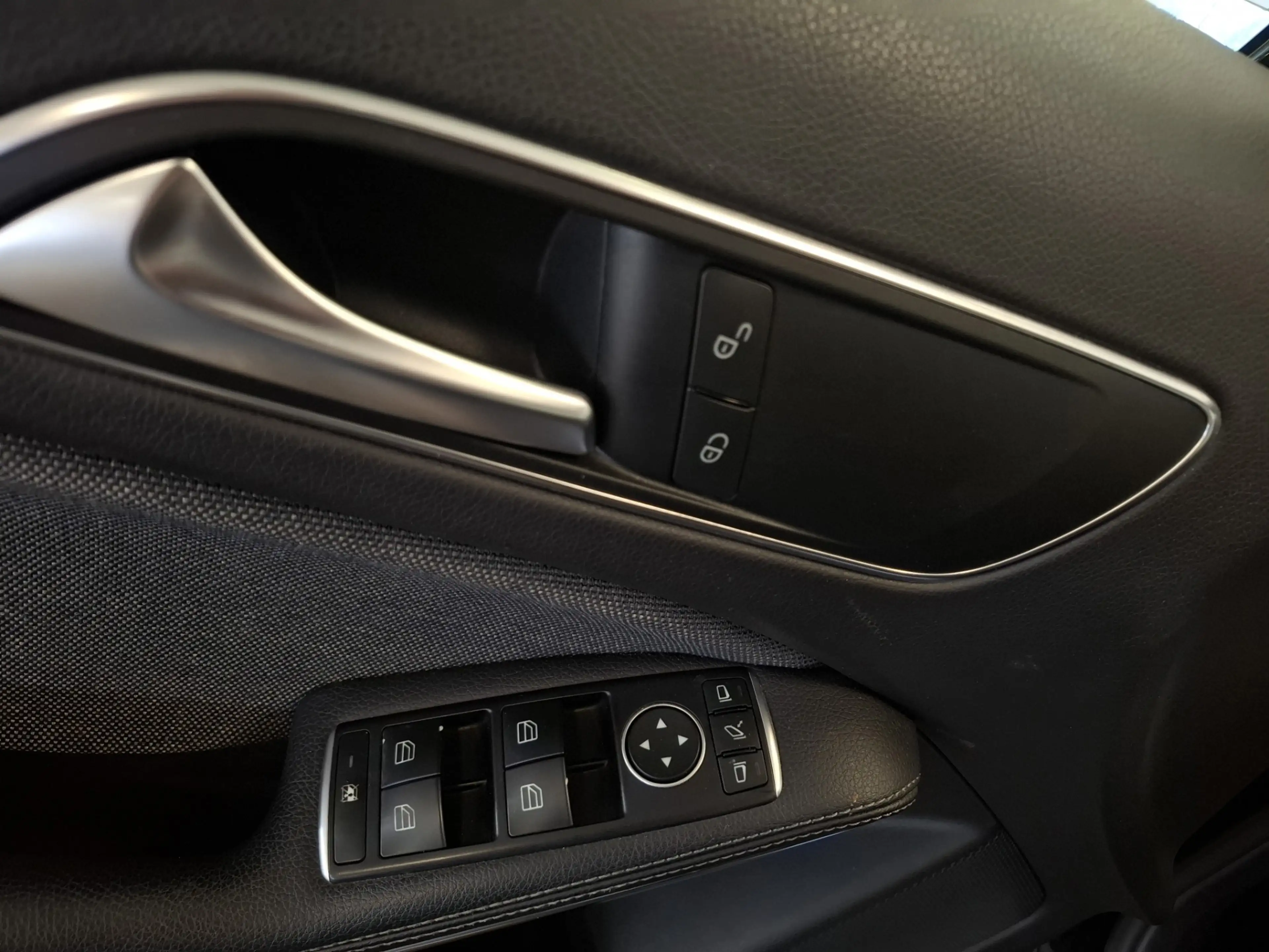 Mercedes-Benz GLA 200 Edition 1 Automaat Navi Xenon Leder Mooi! — photo 12
