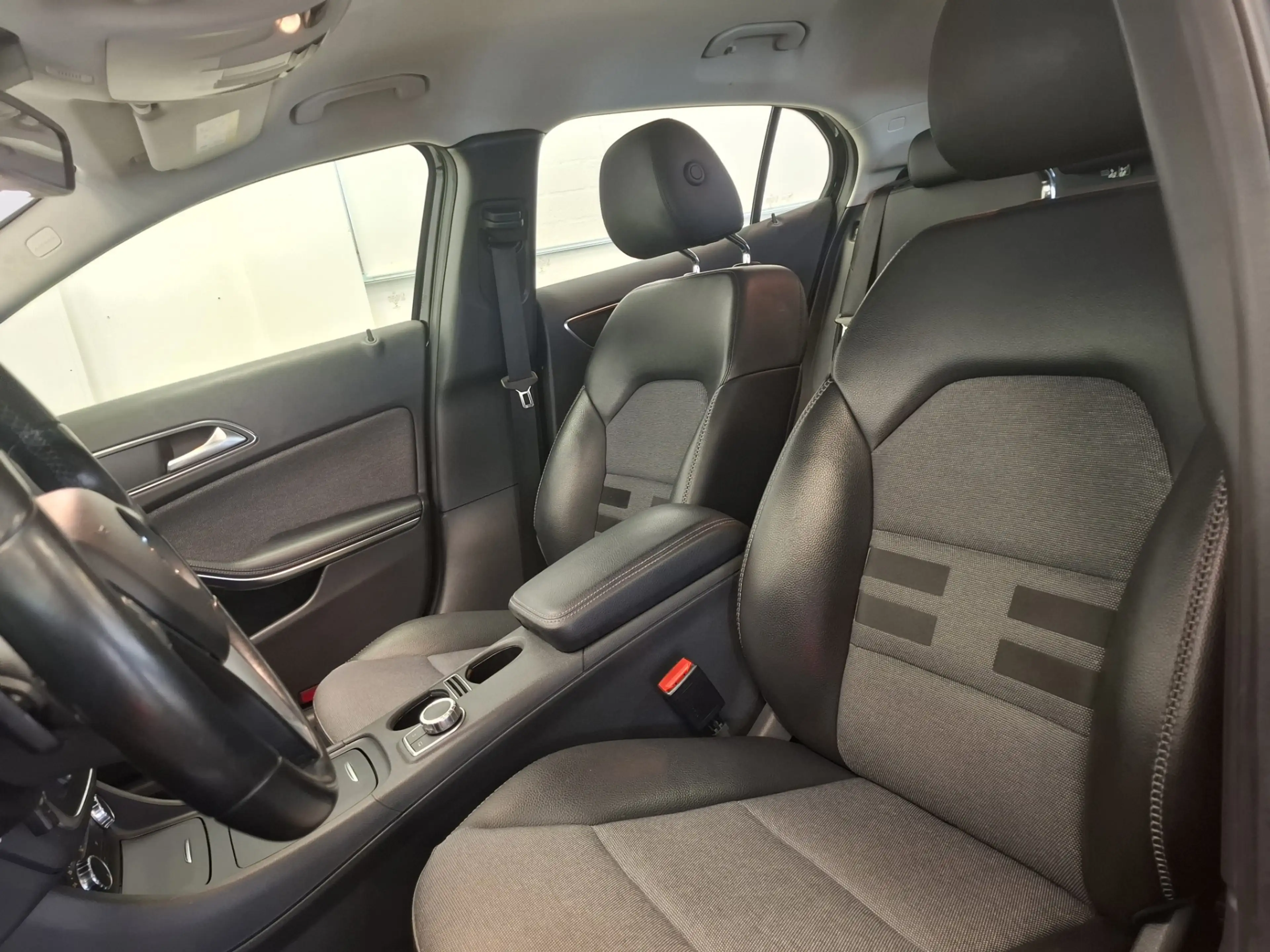 Mercedes-Benz GLA 200 Edition 1 Automaat Navi Xenon Leder Mooi! — photo 9
