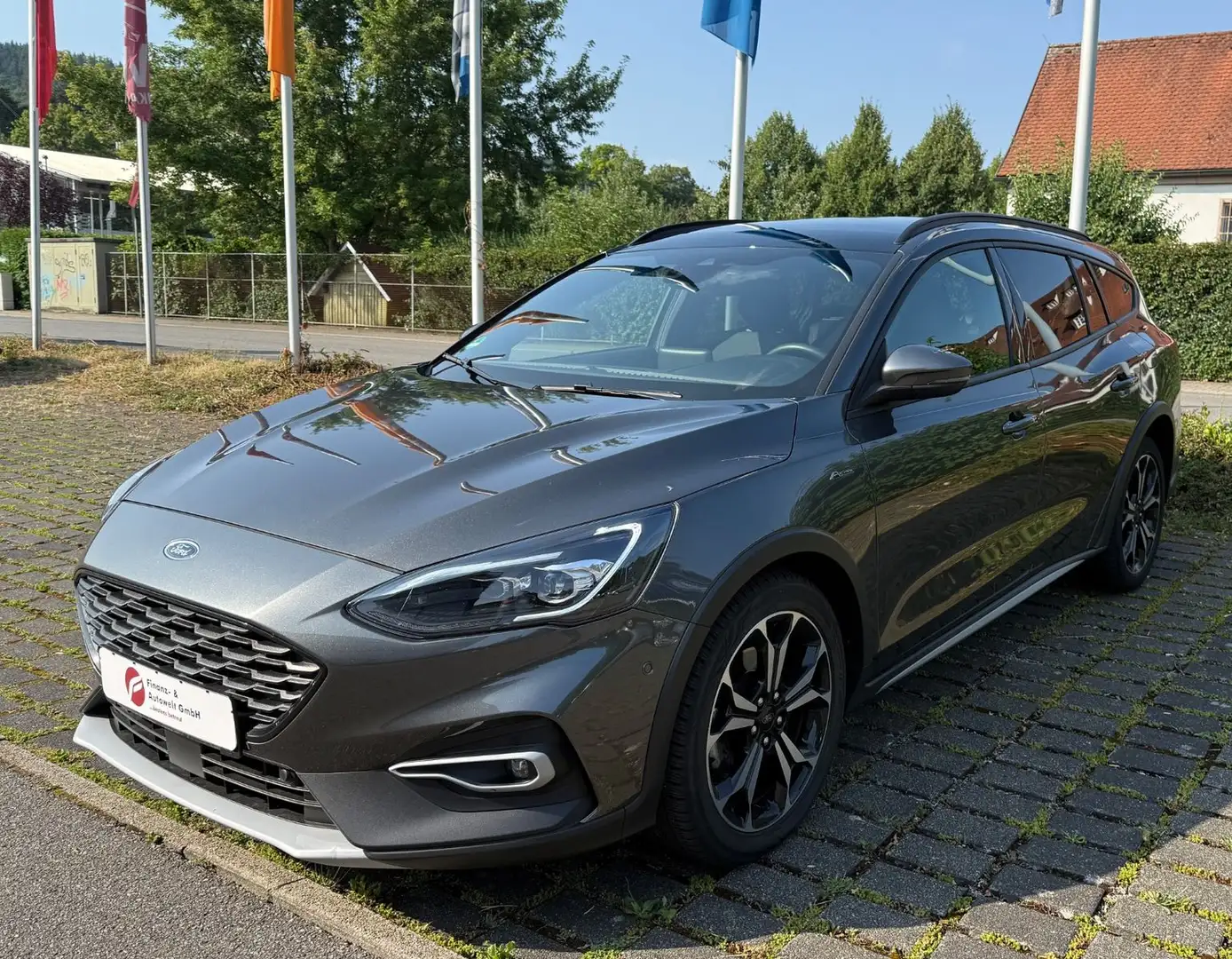 Ford Focus 1.5 Turnier Active X/Autom./Pano/AHK/LED Grau - 1