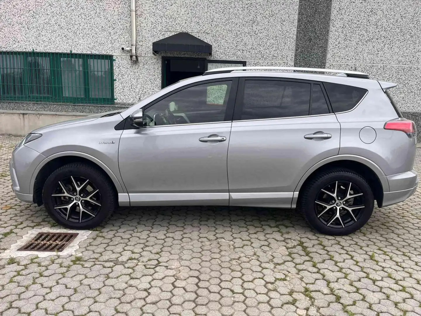 Toyota RAV 4 MY23 RAV4 2.5 Hybrid 2WD Lounge Argintiu - 2