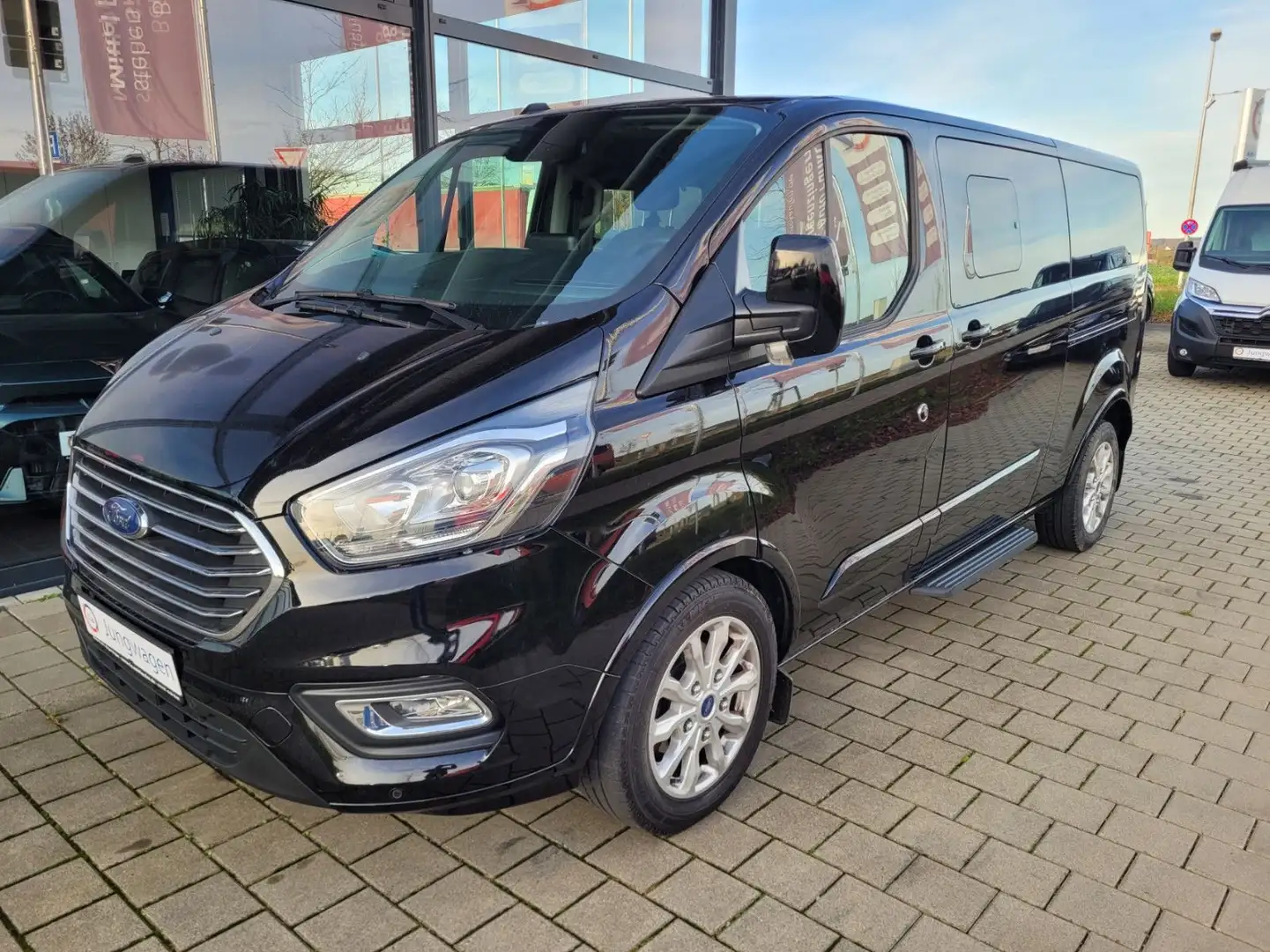 Ford Tourneo Custom L2 Titanium m. 8-Sitzer/AHK Schwarz - 2