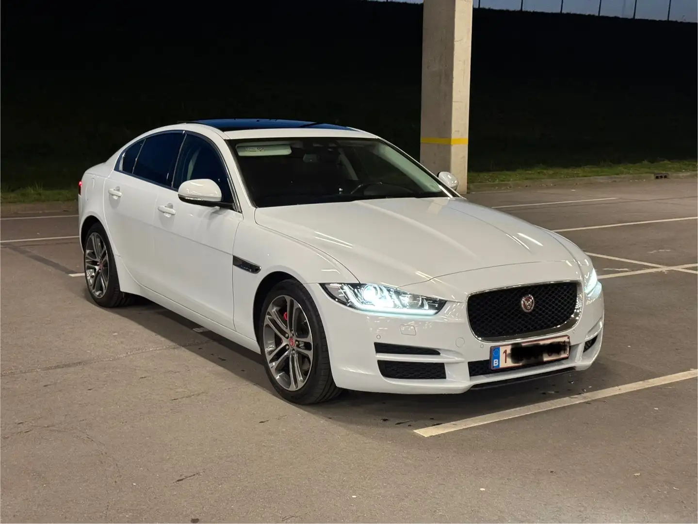 Jaguar XE 2.0D 180pk Panoramadak -Leder- Automaat Full optie Blanc - 2