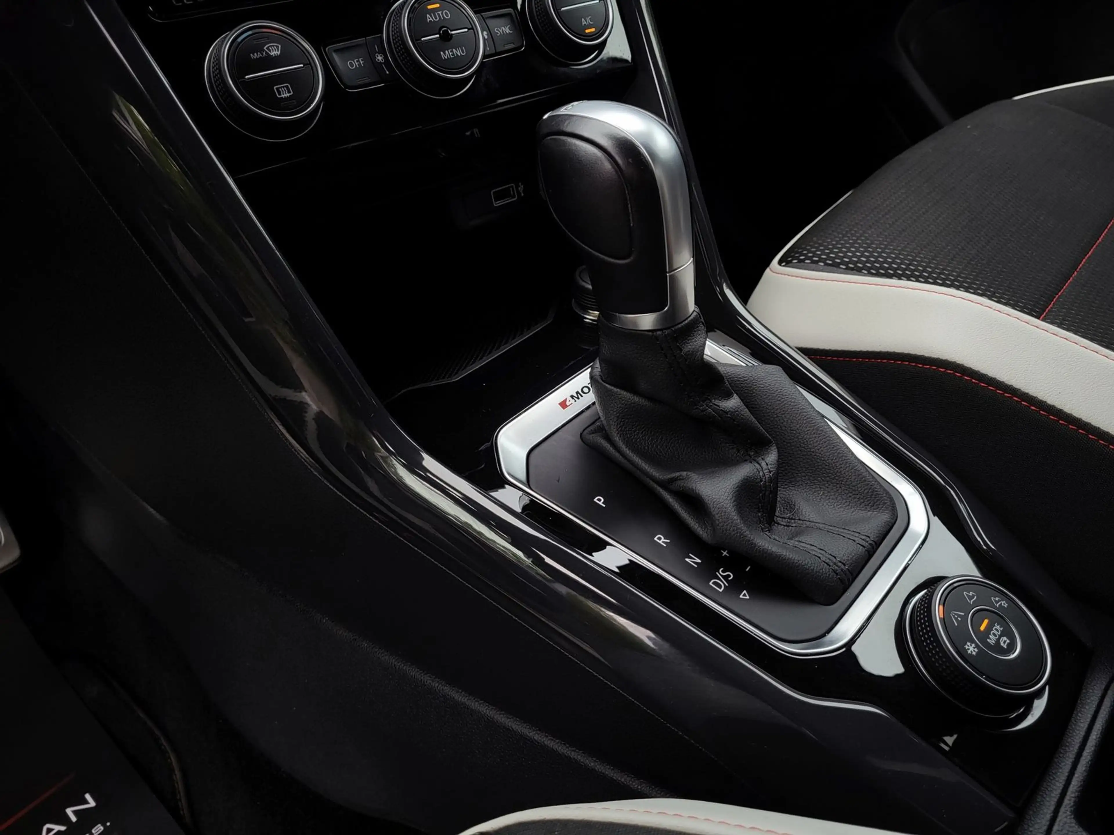Volkswagen T-Roc 2.0 TDI Sport 4Motion AHK|ACC|LED|SHZ|18" — photo 13