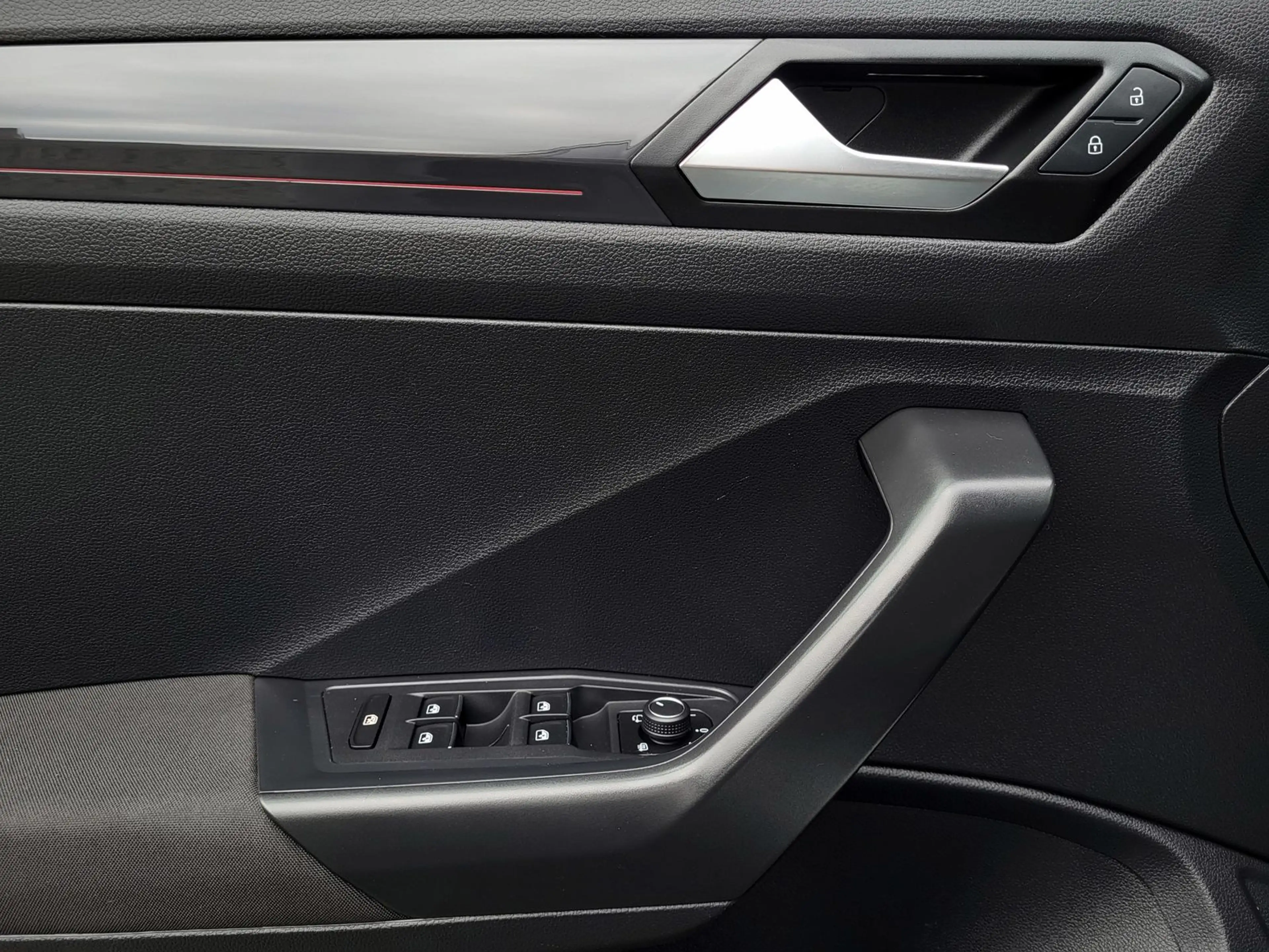Volkswagen T-Roc 2.0 TDI Sport 4Motion AHK|ACC|LED|SHZ|18" — photo 11
