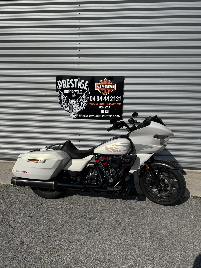 Harley-Davidson Road Glide Blanc - 1
