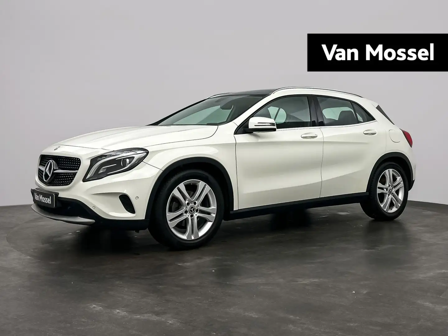 Mercedes-Benz GLA 180 Ambition | Panoramadak | Navigatie | Verwamde Stoe Blanc - 1