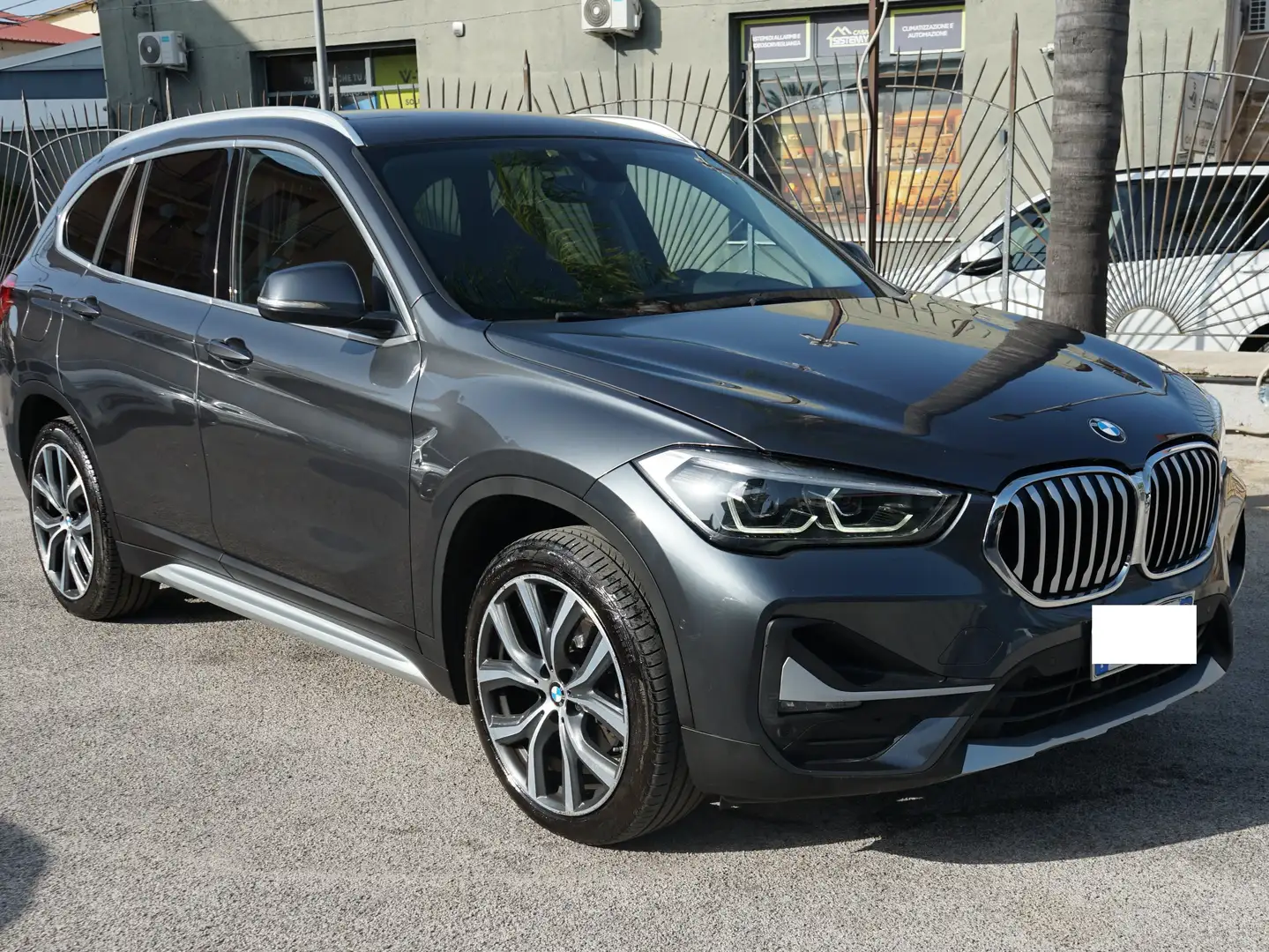 BMW X1 xdrive18d xLine Grau - 1