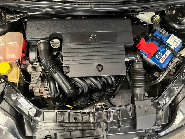 Mazda Mazda2 view 27