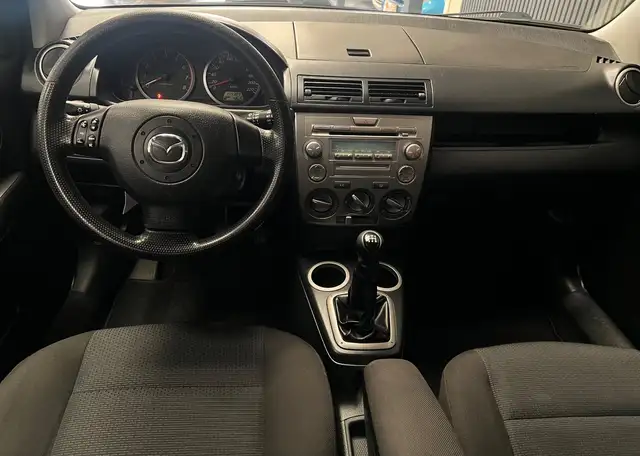 Mazda Mazda2 view 3