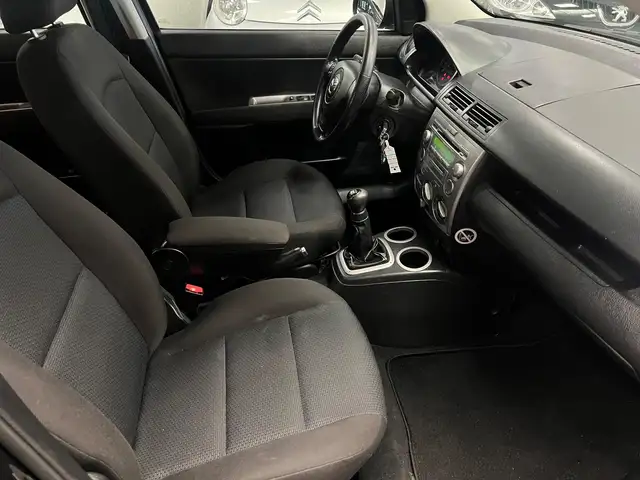 Mazda Mazda2 view 24