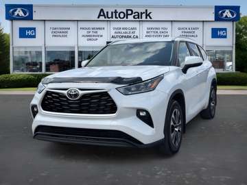 XLE AWD Leather Interior | Power Sunroof | Heated Steering | Heated Seats | RearView Camera