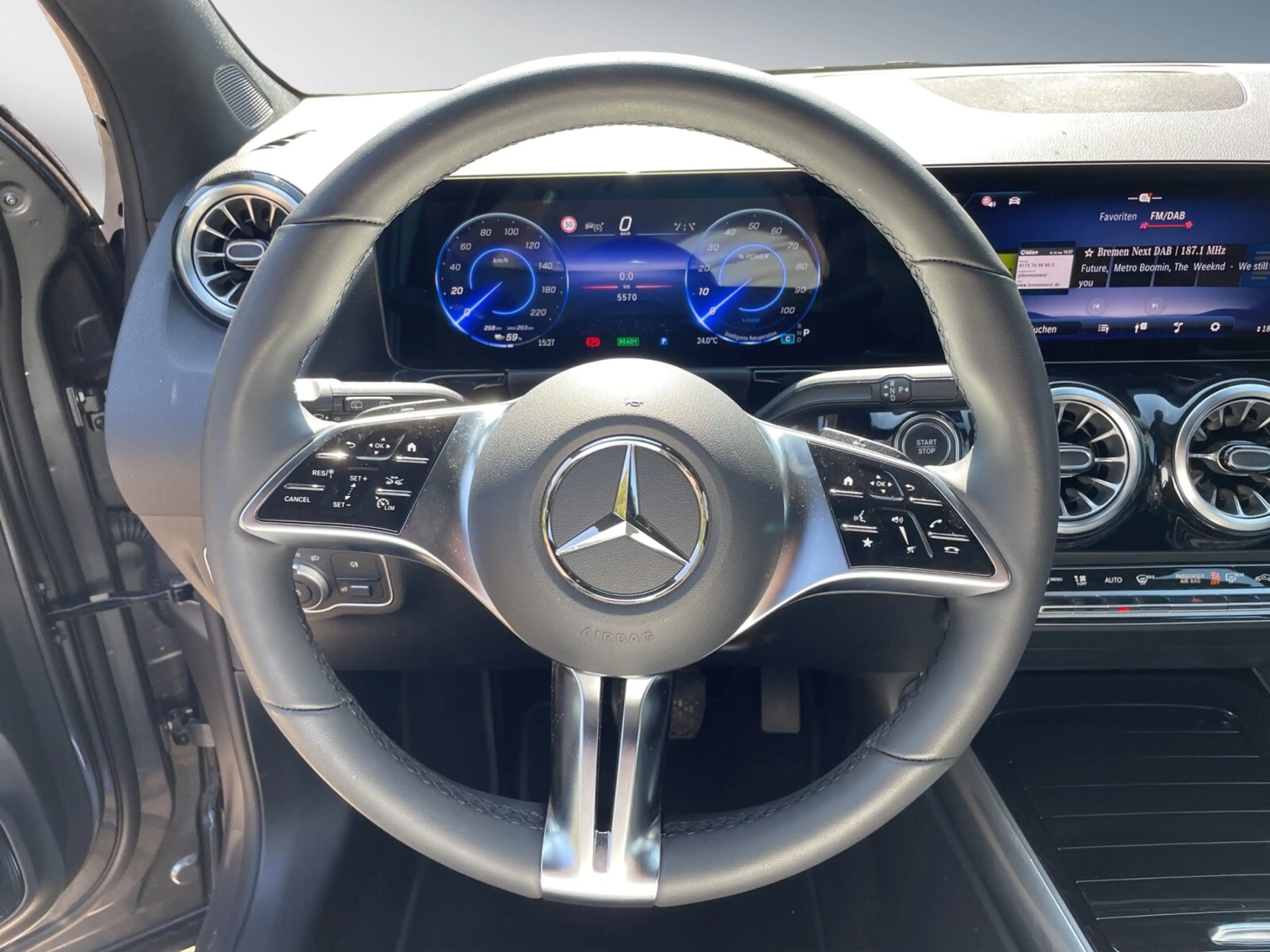 Mercedes-Benz EQA 300 EQA 300 4M Advanced+ AHK*DISTRO*WINTER-P*TOTWI* — photo 11