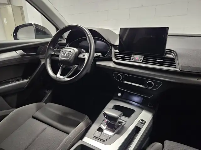 Audi Q5 view 6