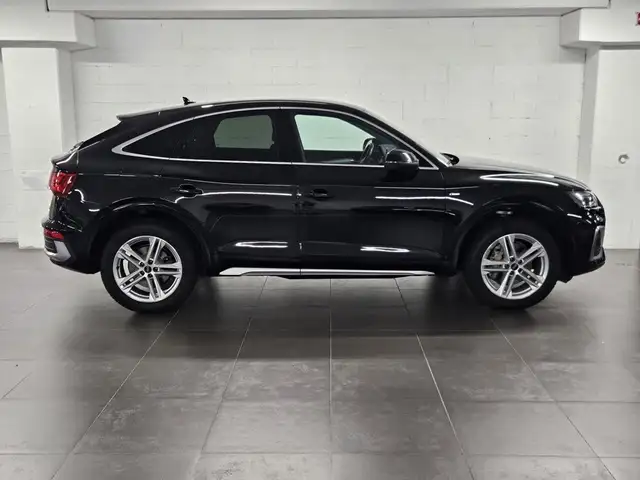 Audi Q5 view 3