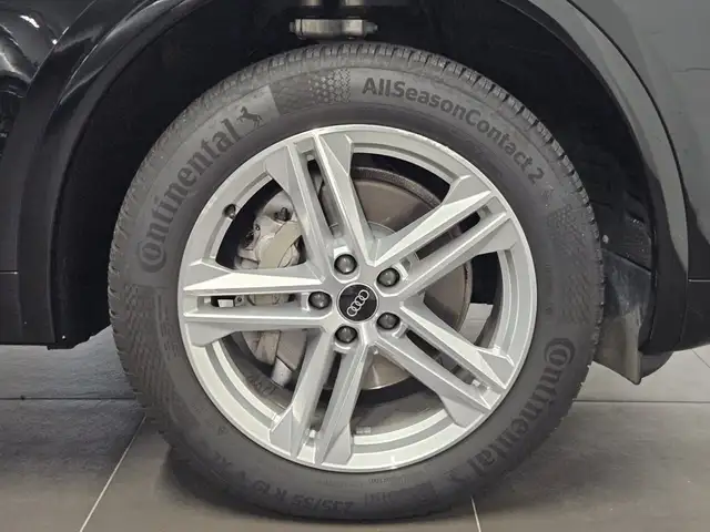 Audi Q5 view 8