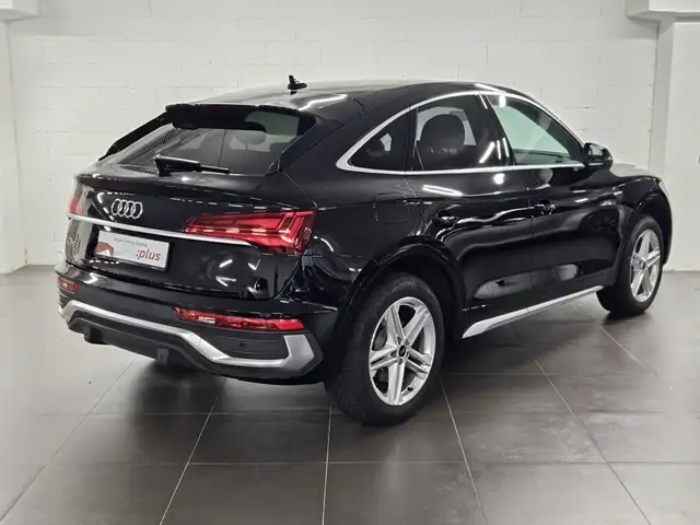 Audi Q5 view 4