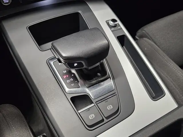 Audi Q5 view 10