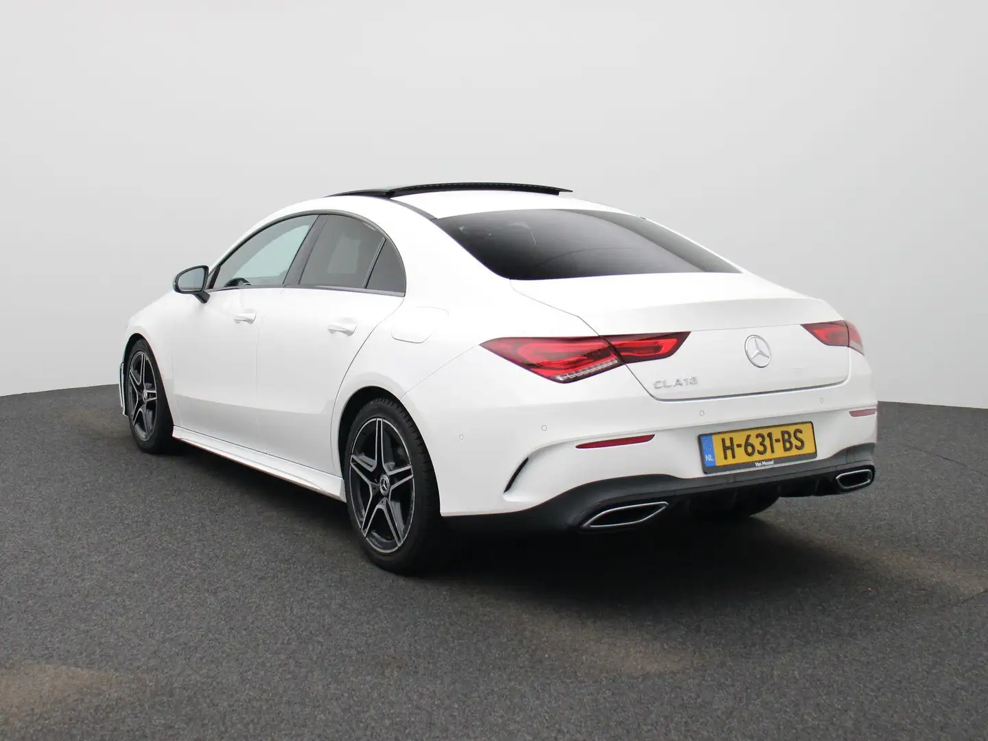 Mercedes-Benz CLA 180 Advantage | Panoramadak | Camera | Navigatie | Wit - 2