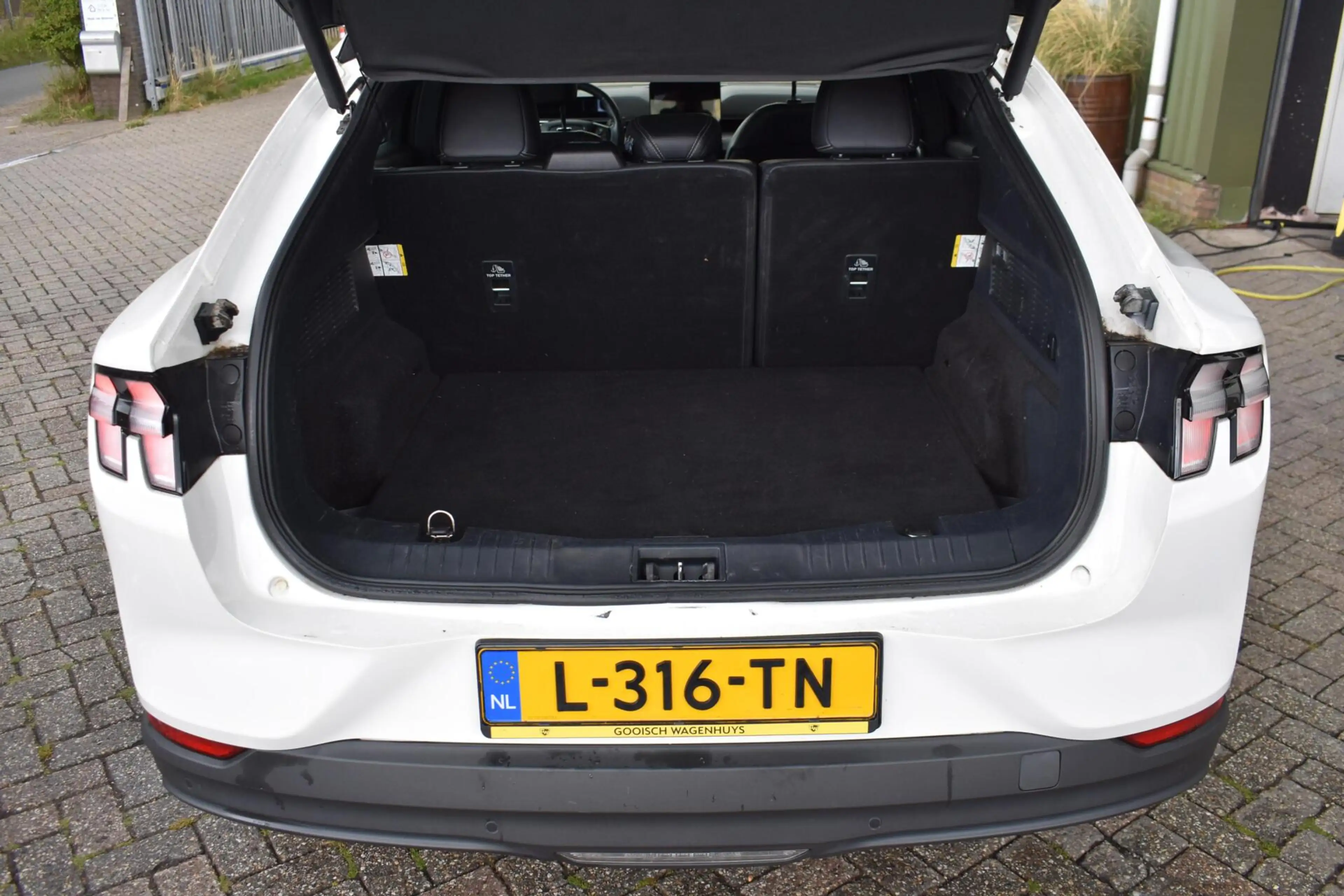 Ford Mustang Mach-E RWD 75 kWh | Pano | Leder | B&O| Winterpakket | — photo 10