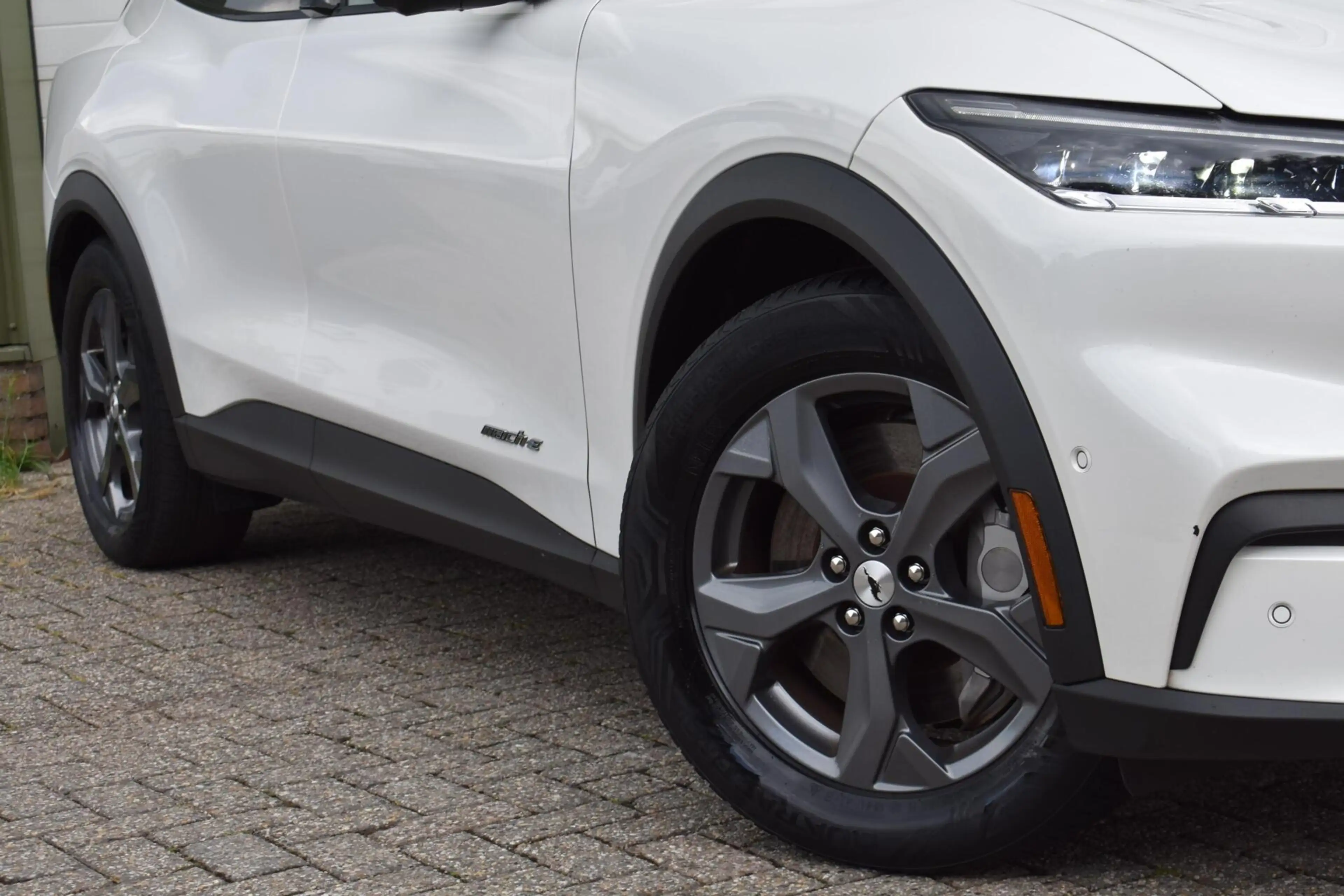 Ford Mustang Mach-E RWD 75 kWh | Pano | Leder | B&O| Winterpakket | — photo 6