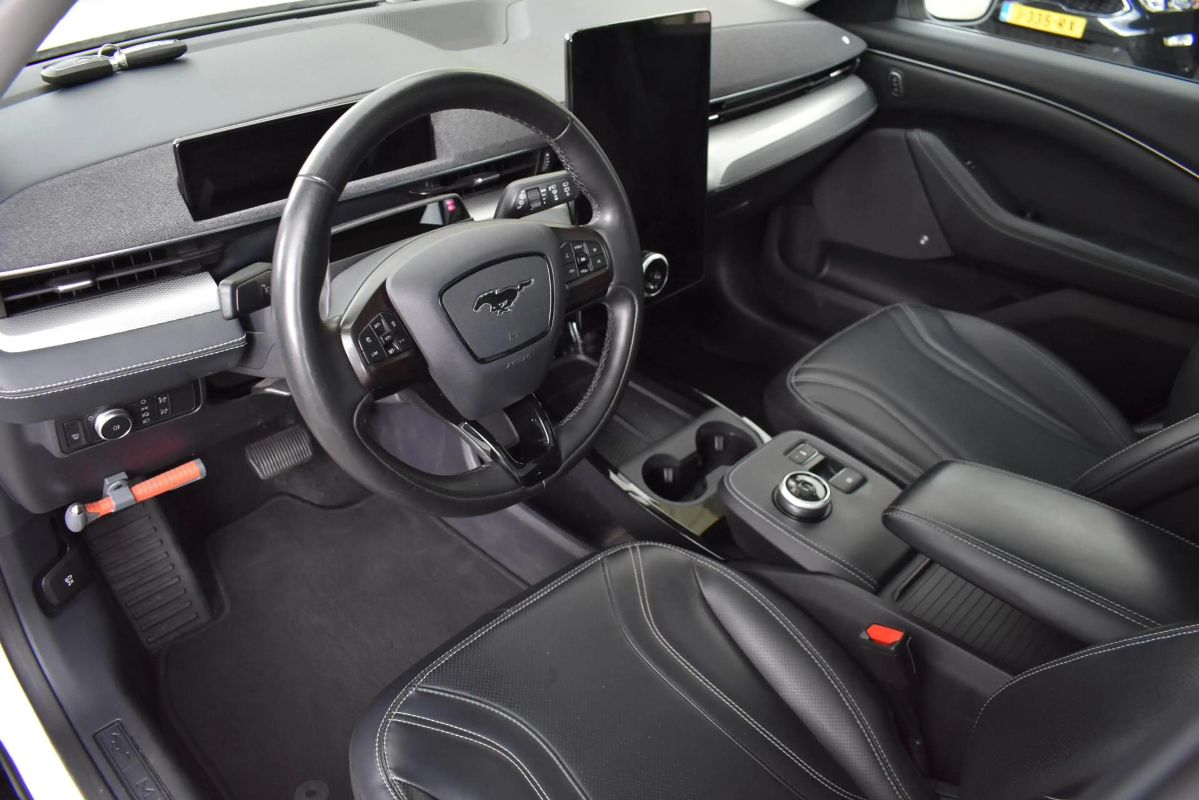 Ford Mustang Mach-E RWD 75 kWh | Pano | Leder | B&O| Winterpakket | — photo 11