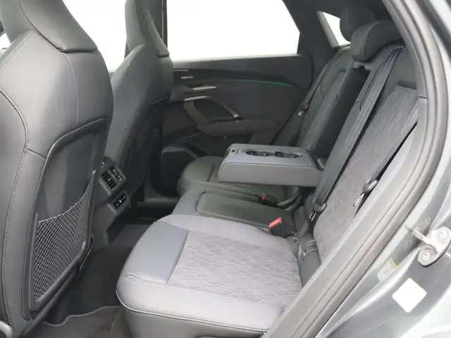 Audi Q5 view 10