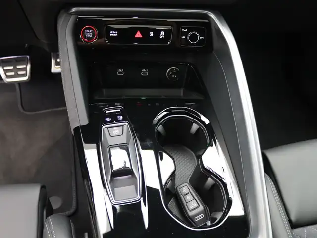 Audi Q5 view 14