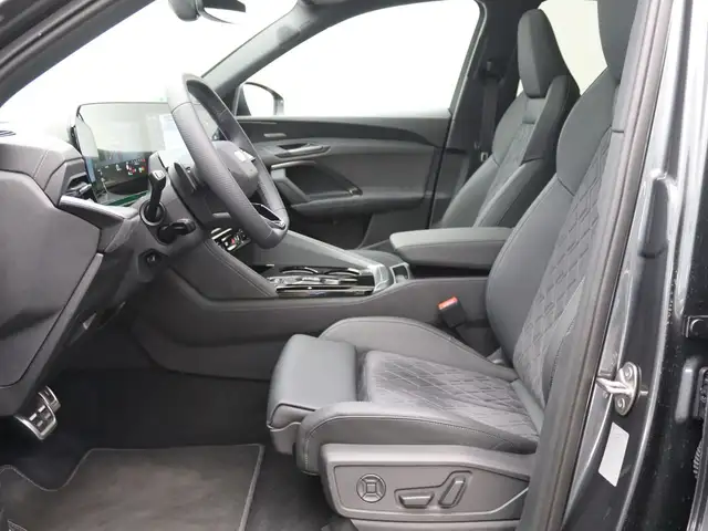Audi Q5 view 12