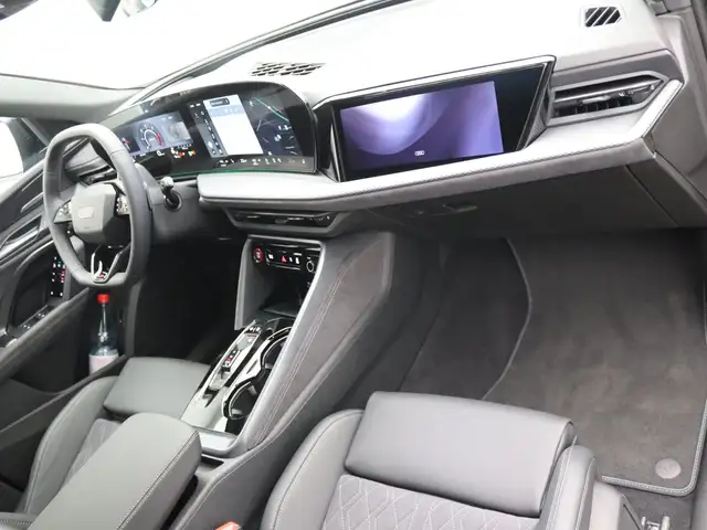 Audi Q5 view 9