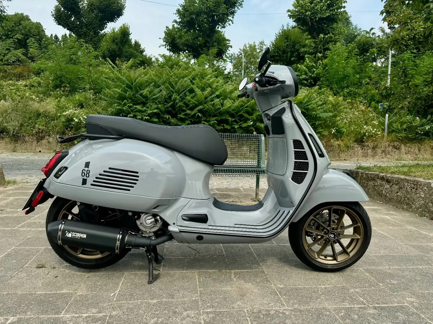 Vespa GTS 300 Gri - 2