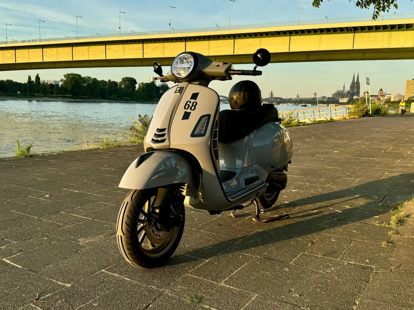 Vespa GTS 300 Gri - 1