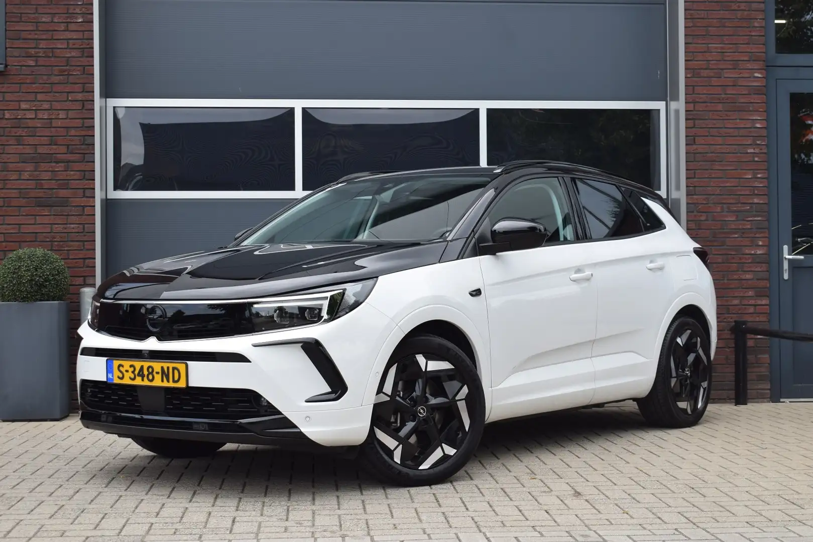 Opel Grandland 1.6 Turbo Plug-In Hybrid 4x4 GSe | incl. BTW | Wit - 1