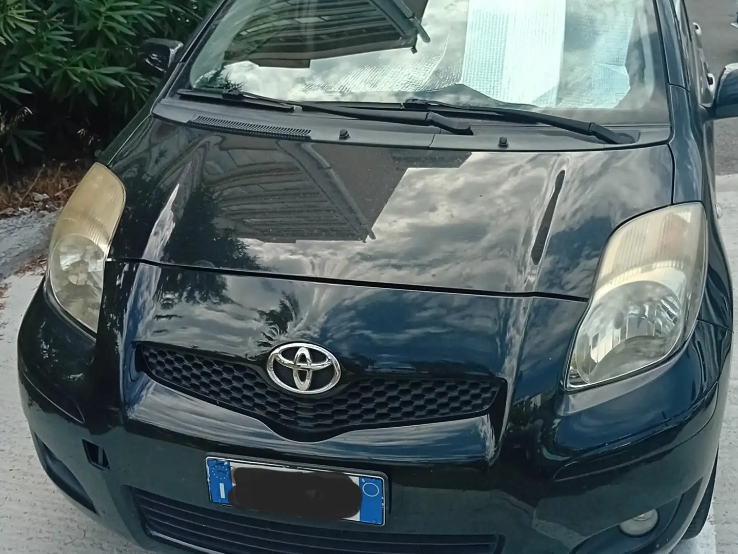 Toyota Yaris 5p 1.3 Zwart - 1