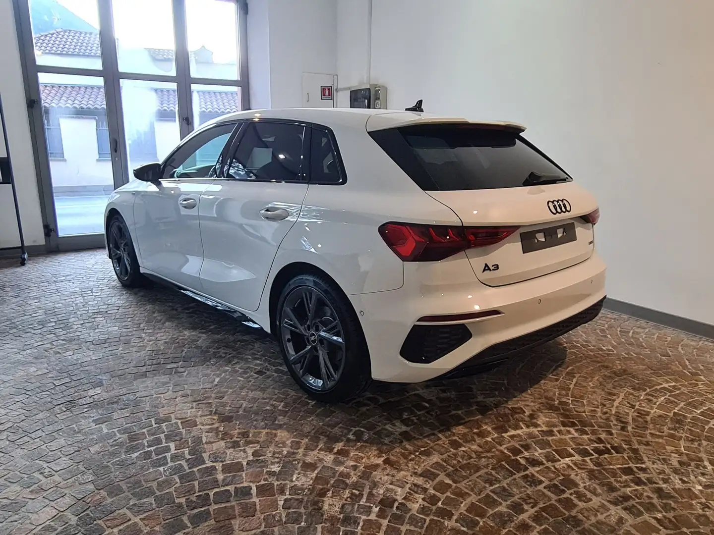 Audi A3 40 TFSI Quattro S-Back S-Tronic S-Line Bianco - 2