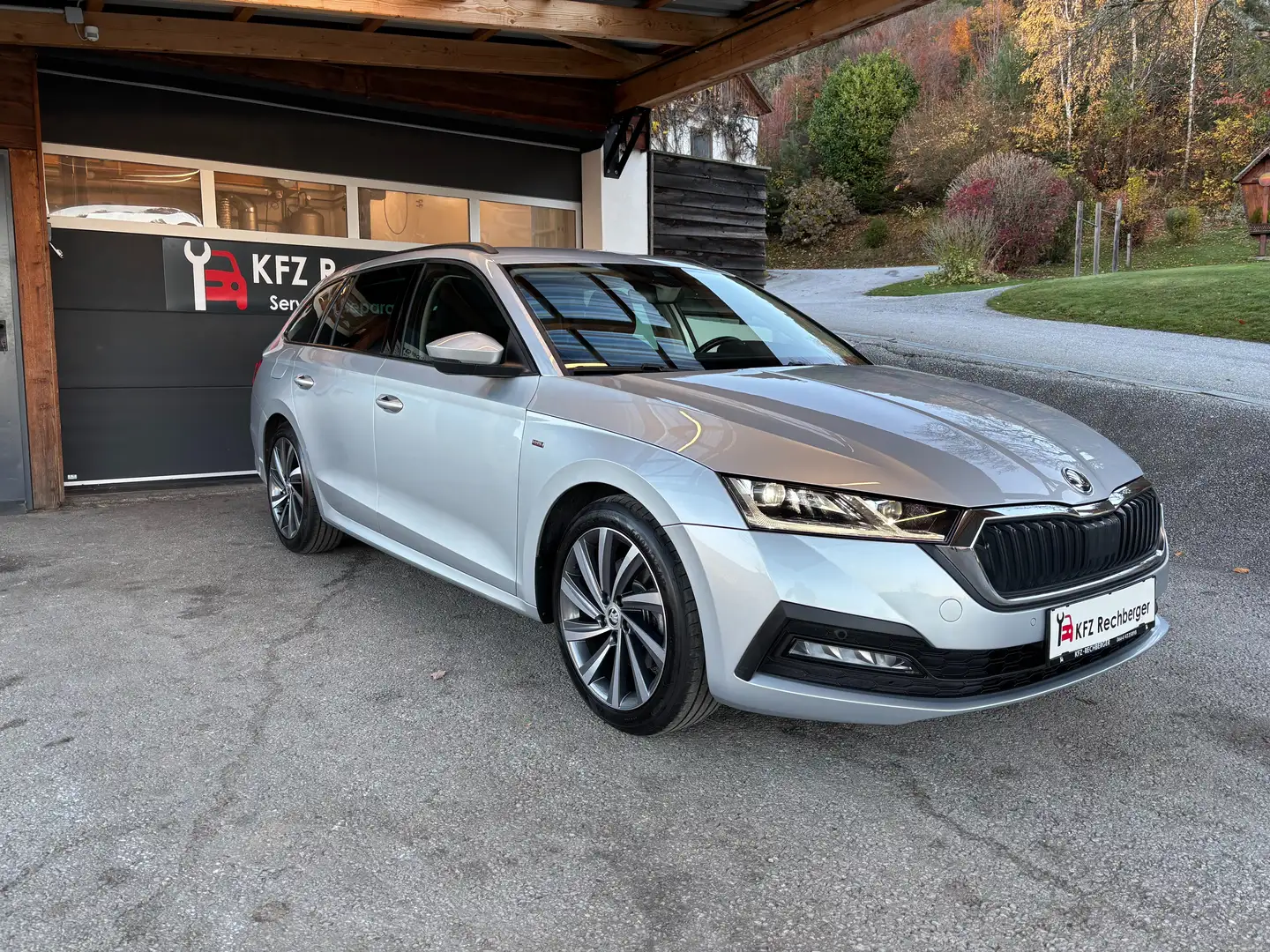 Skoda Octavia 4x4 AHV SHZ MULTI VIRTUELL Silber - 1