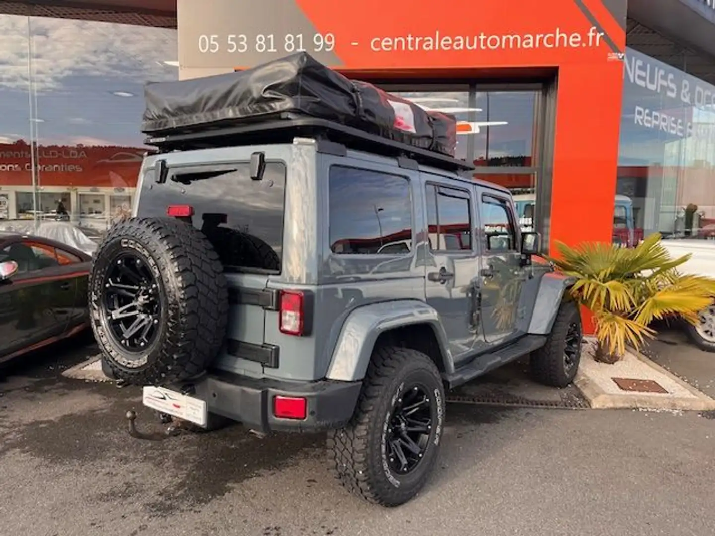 Jeep Wrangler unlimited 2.8 CRD 200 Sahara Grau - 2