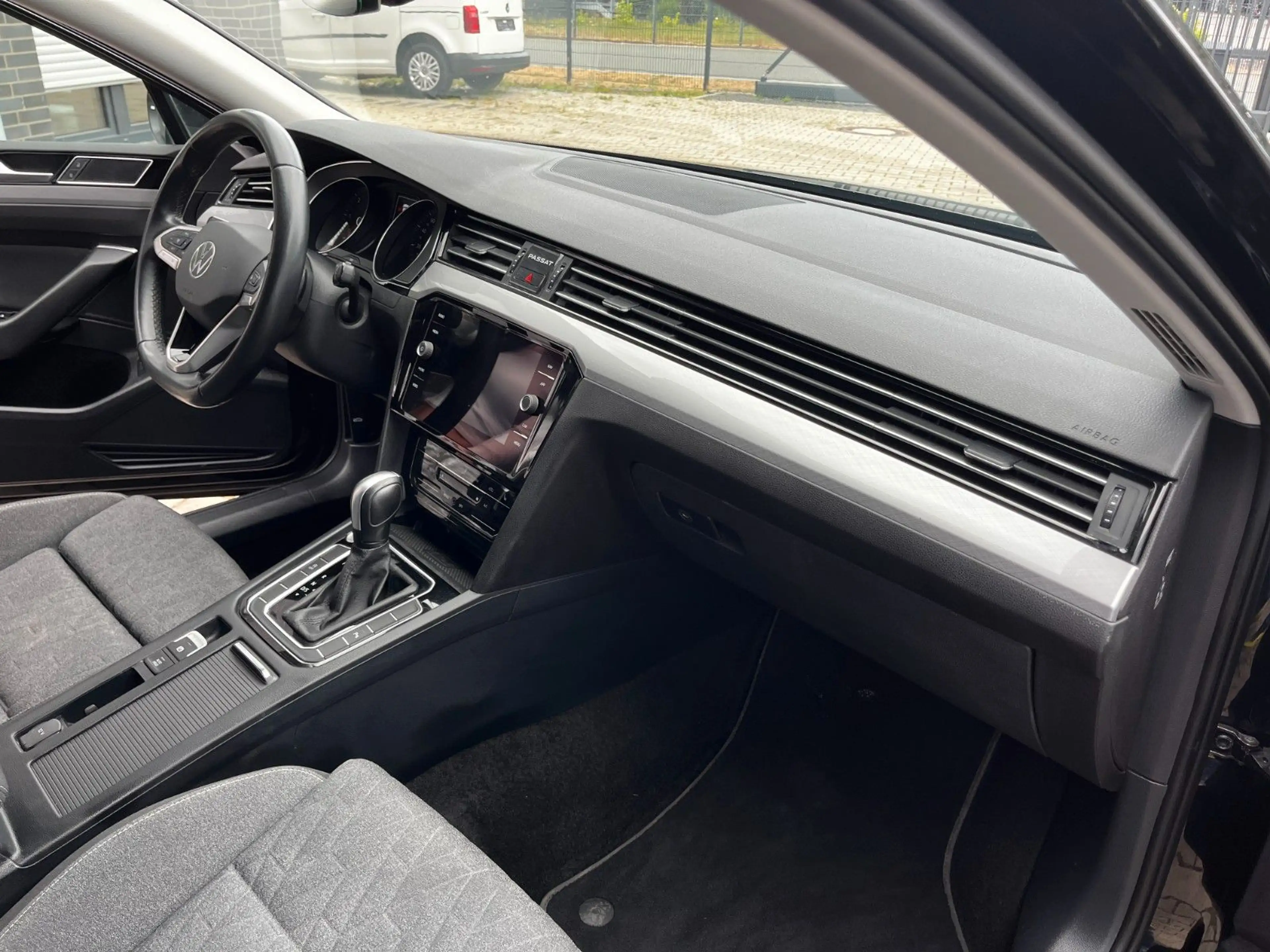 Volkswagen Passat Variant Passat 2.0 TDI Business/Aut/LED/NAVI/MWST — photo 13