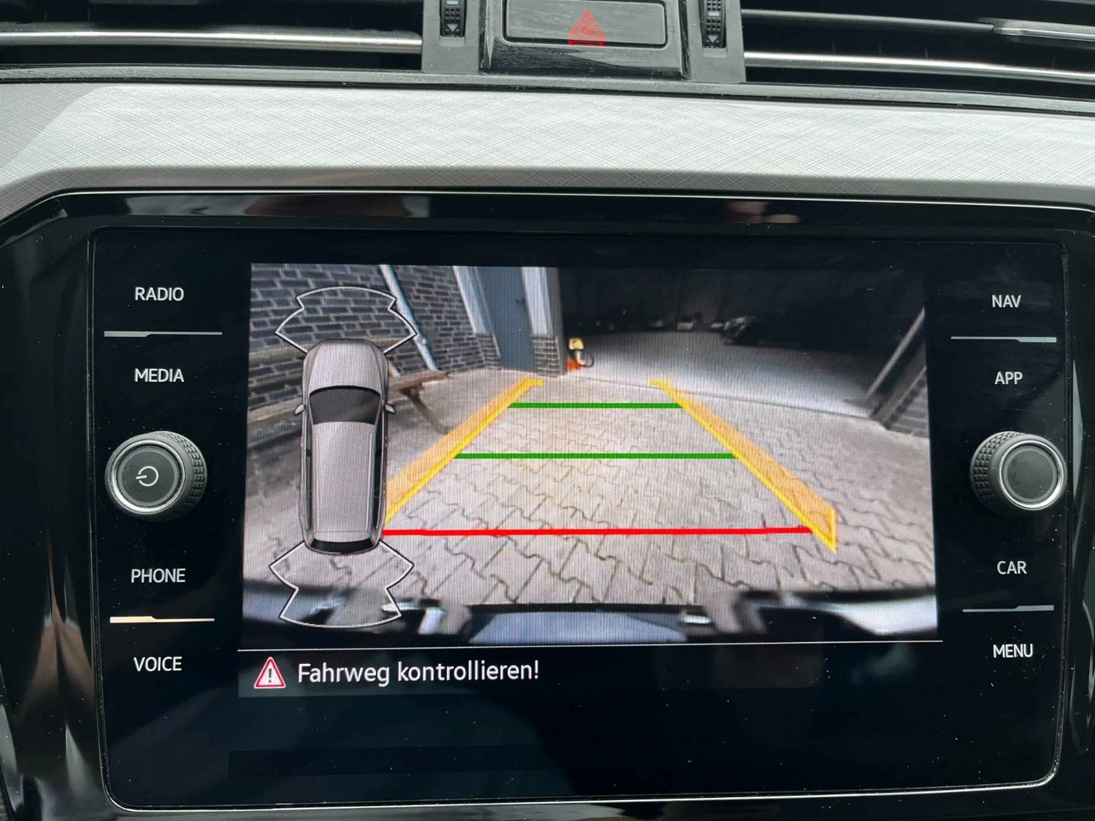 Volkswagen Passat Variant Passat 2.0 TDI Business/Aut/LED/NAVI/MWST — photo 15