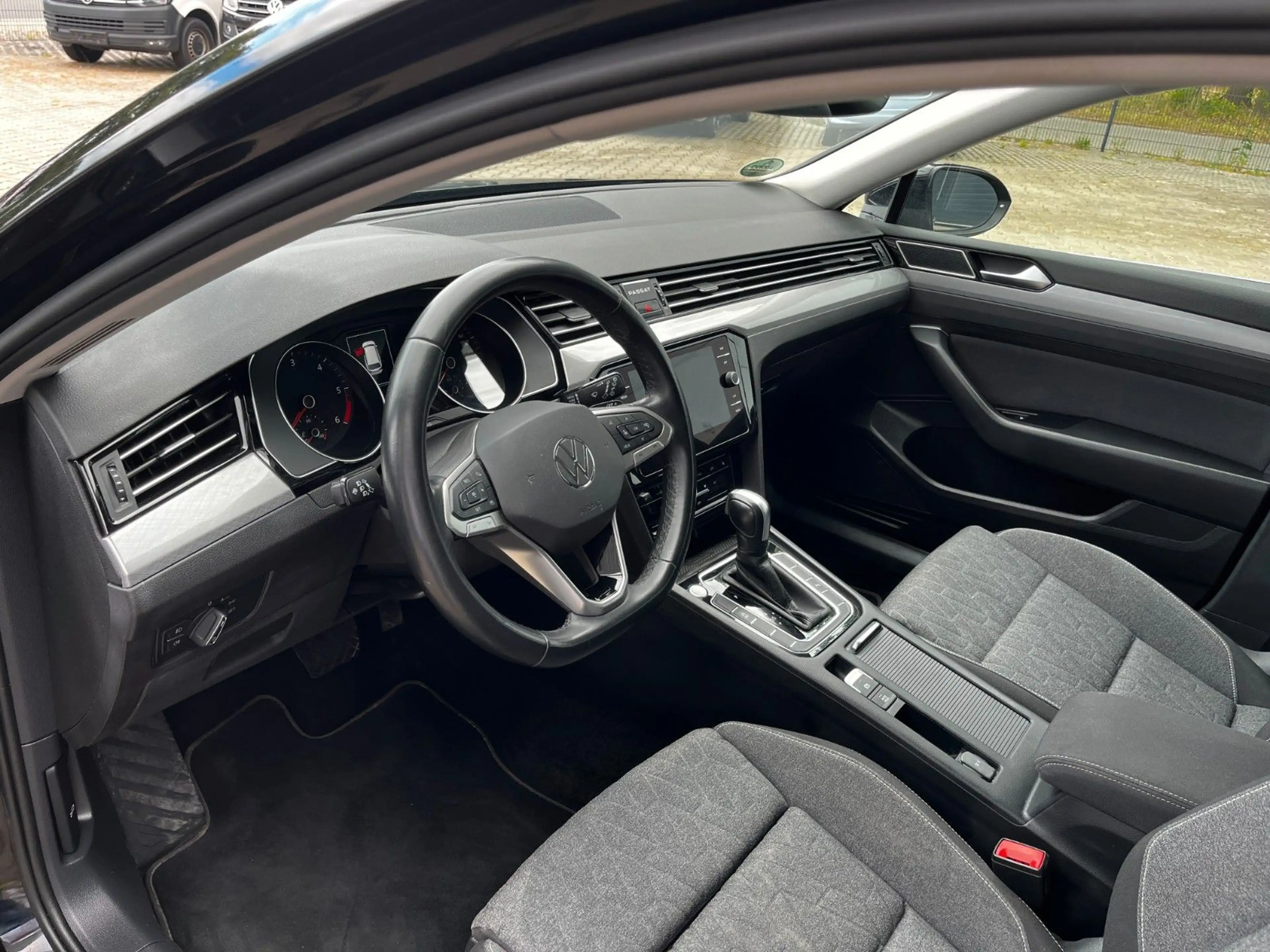 Volkswagen Passat Variant Passat 2.0 TDI Business/Aut/LED/NAVI/MWST — photo 9