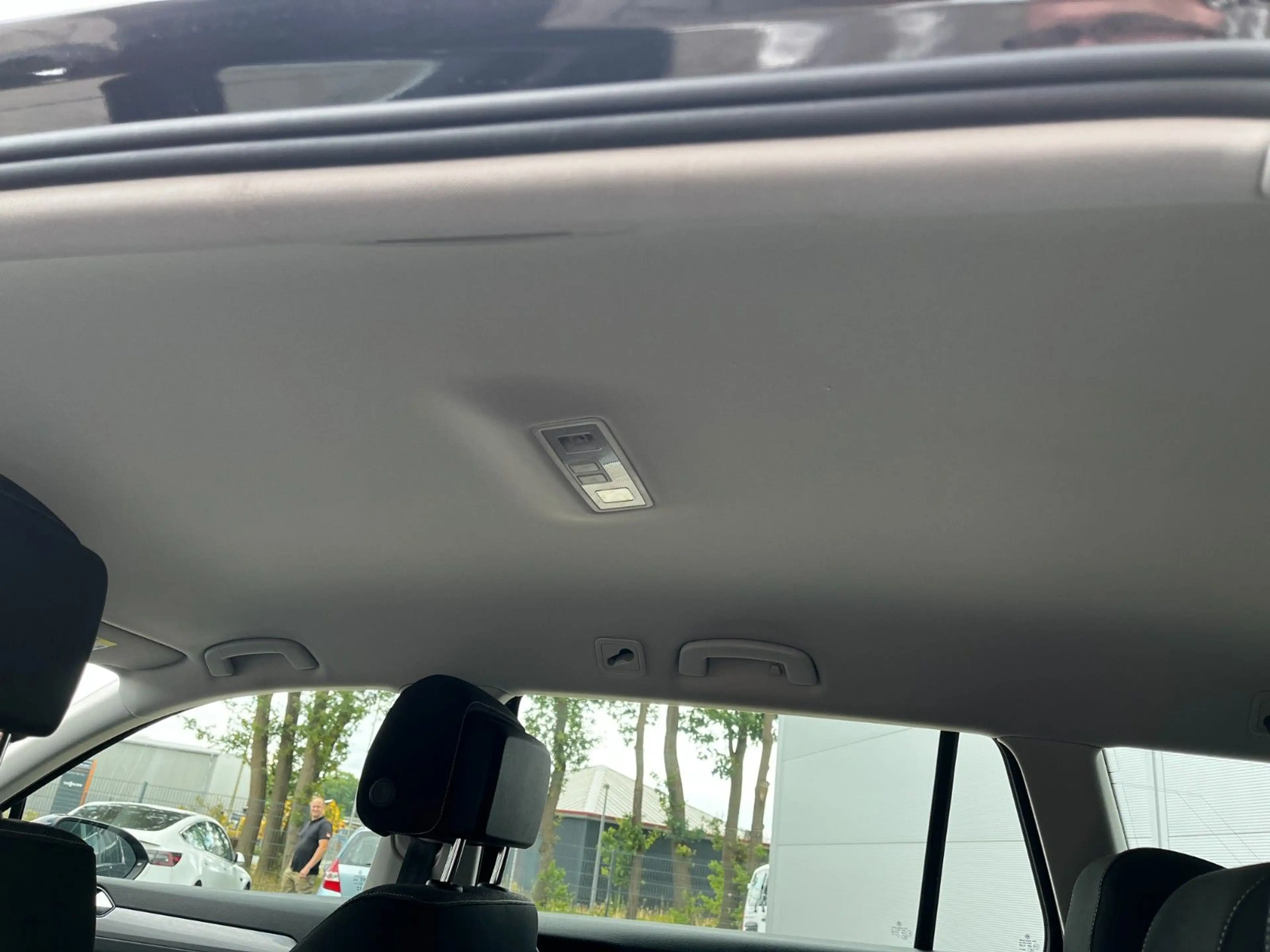 Volkswagen Passat Variant Passat 2.0 TDI Business/Aut/LED/NAVI/MWST — photo 14