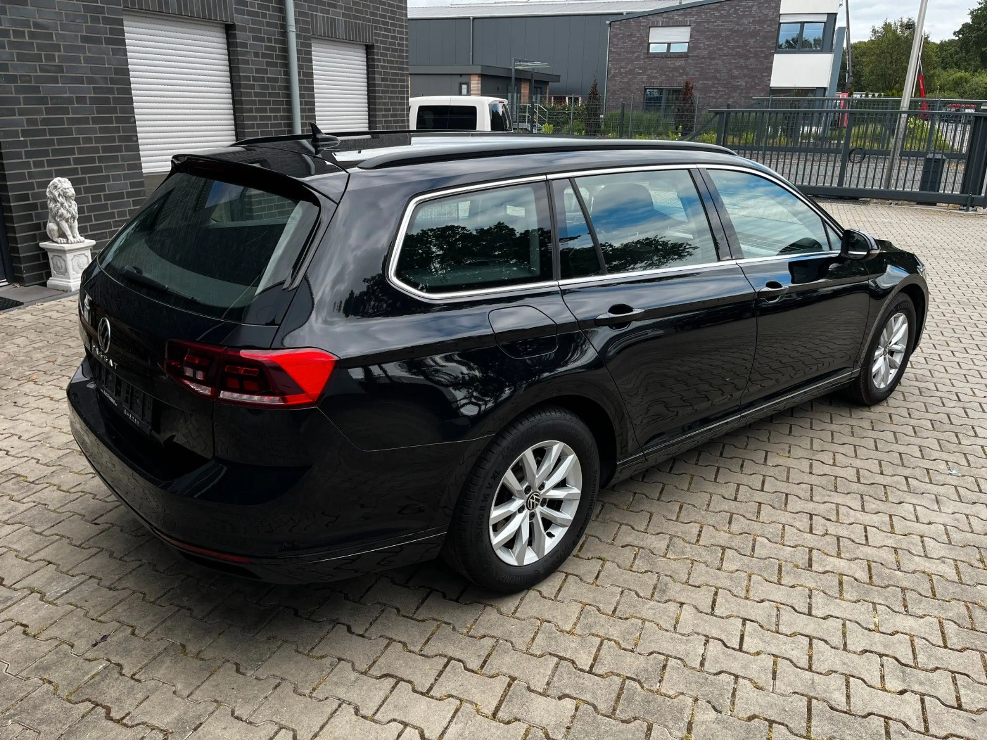 Volkswagen Passat Variant Passat 2.0 TDI Business/Aut/LED/NAVI/MWST — photo 4