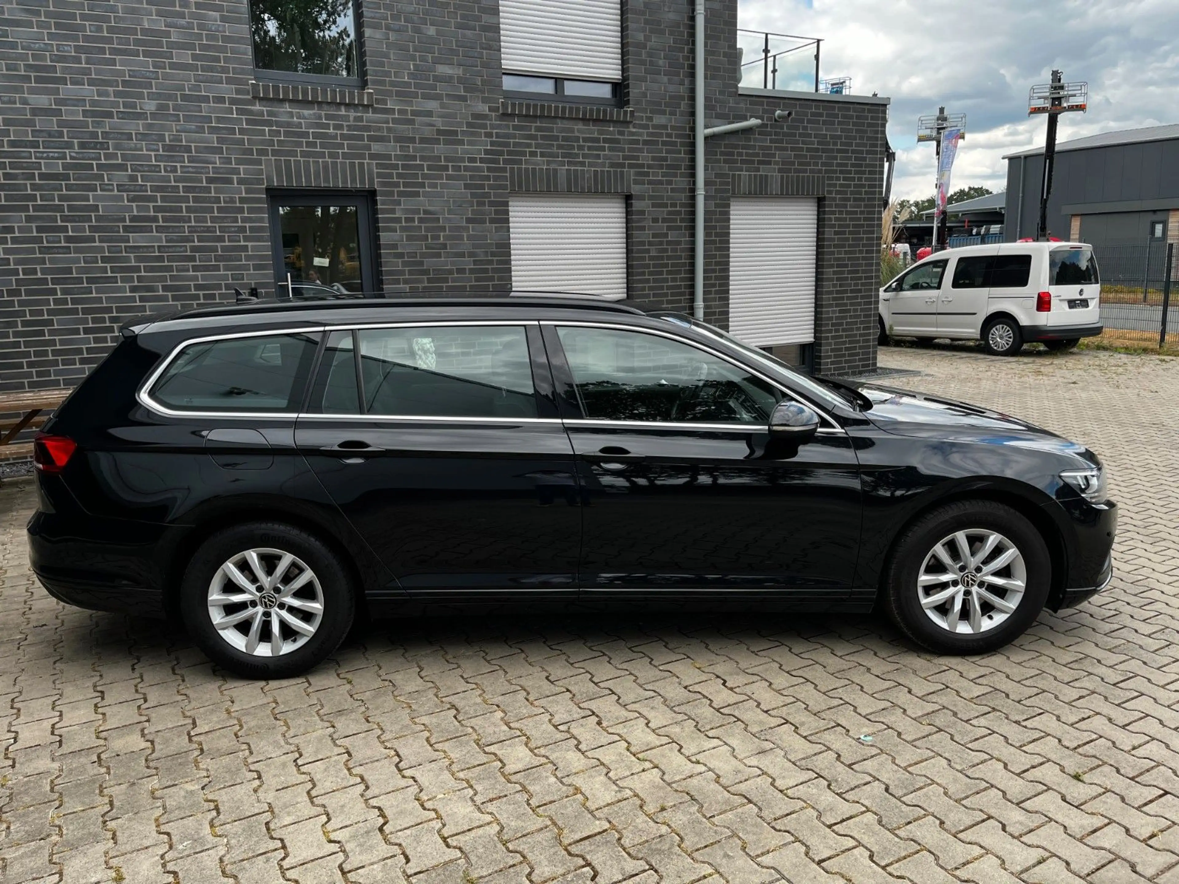 Volkswagen Passat Variant Passat 2.0 TDI Business/Aut/LED/NAVI/MWST — photo 8