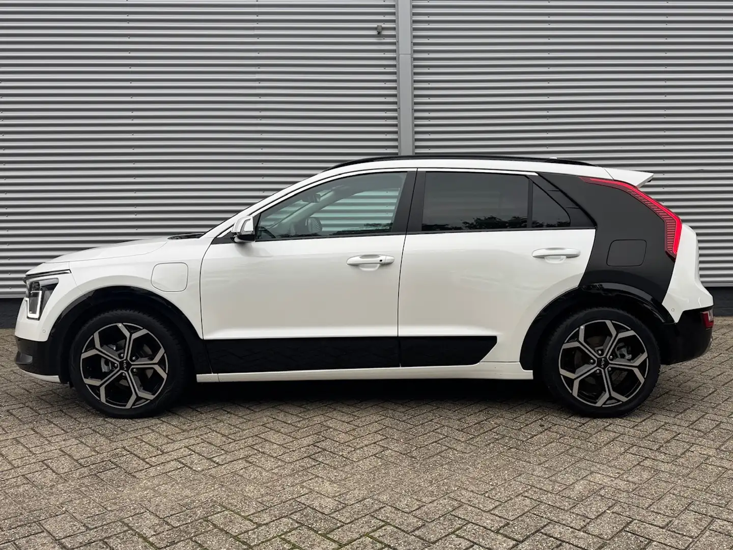 Kia Niro 1.6 GDi PHEV 171pk DCT6 ExecutiveLine | Stoelkoeli Blanc - 2